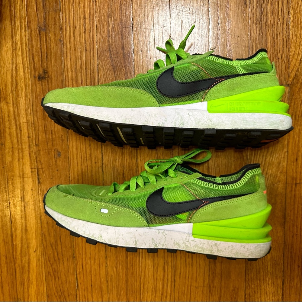 NIKE waffle sneaker electric green 9